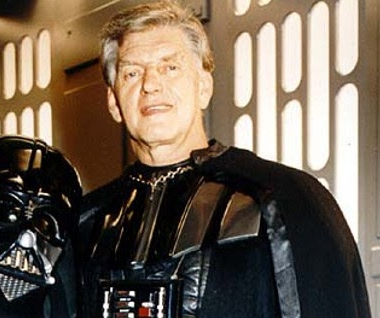 David Prowse (el actor de Darth Vader) está listo para aparecer en Episodio VII